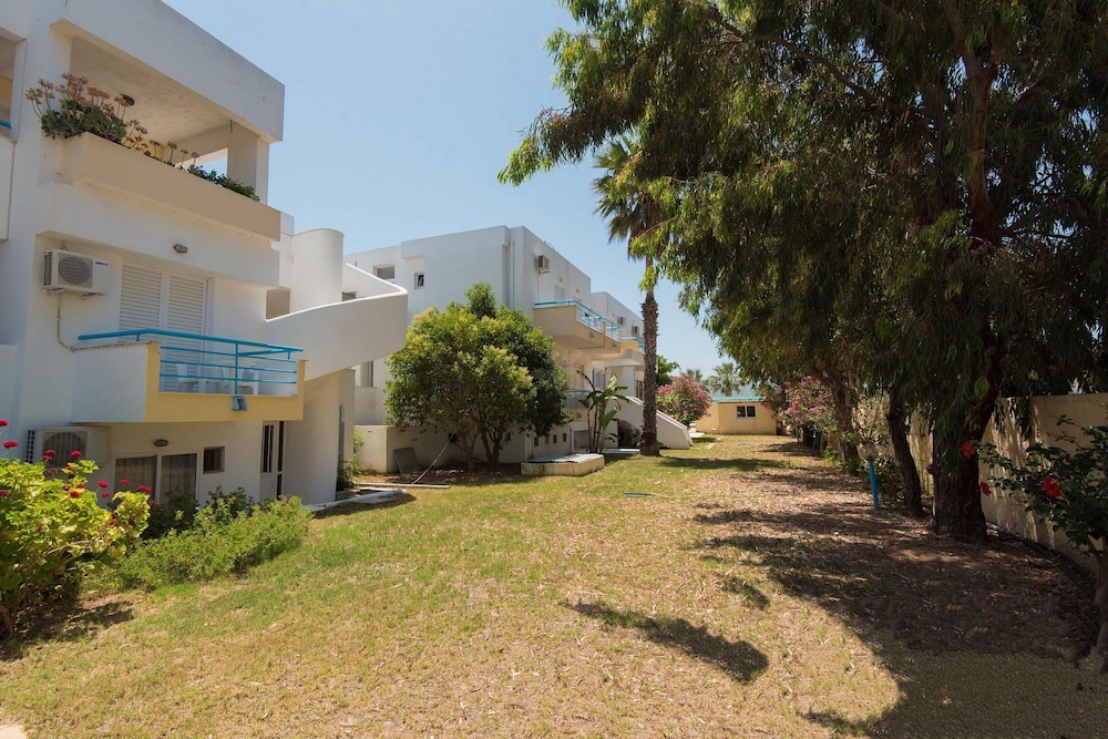 Leonidas Hotel and Studios — Hotel building in Kos Town, South Aegean