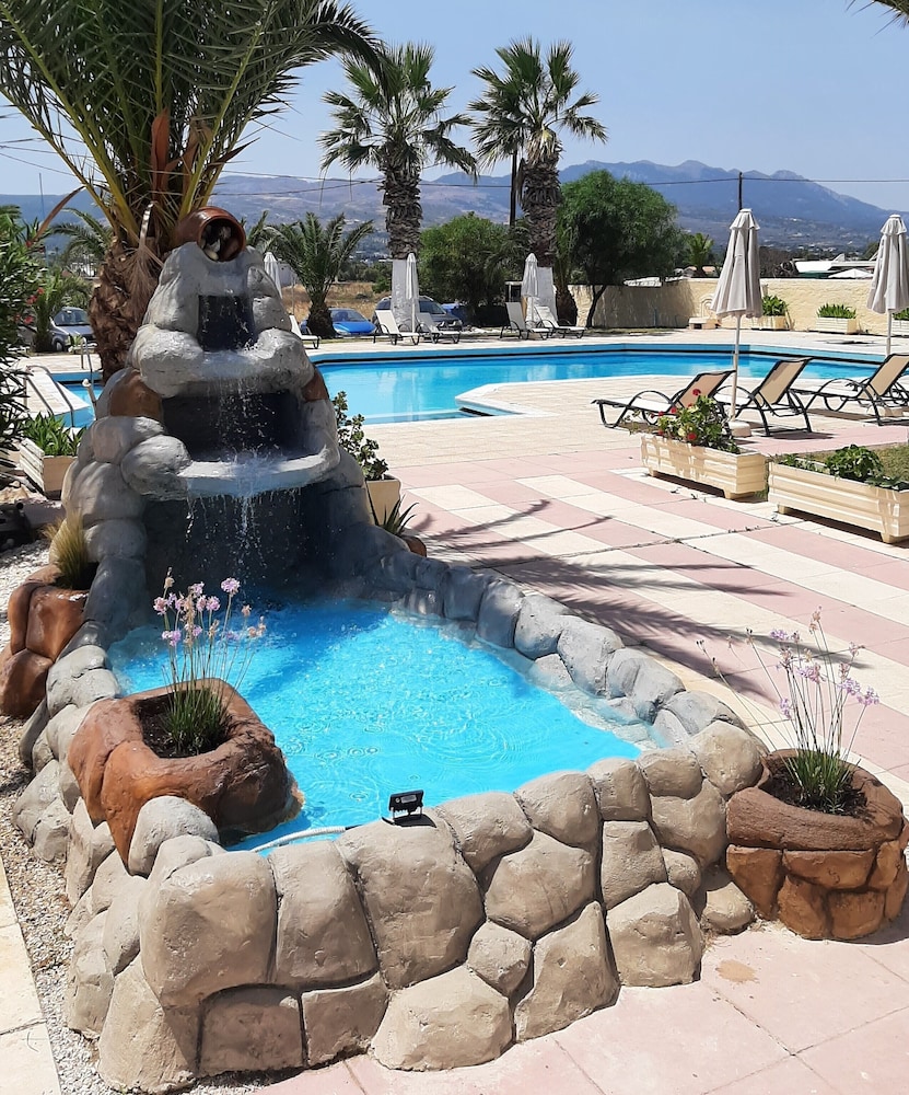 Leonidas Hotel and Studios — Swimming pool in Kos Town, South Aegean
