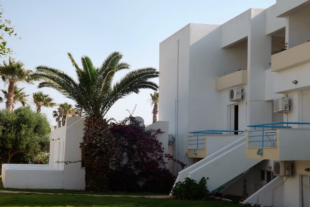 Leonidas Hotel and Studios — Hotel building in Kos Town, South Aegean