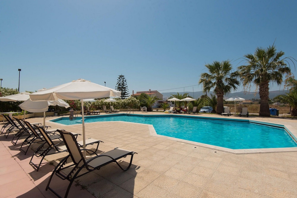 Leonidas Hotel and Studios — Swimming pool in Kos Town, South Aegean