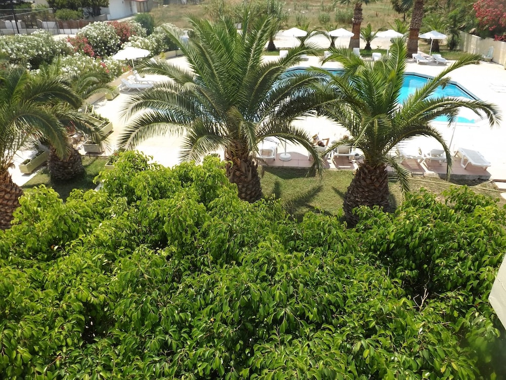 Leonidas Hotel and Studios — Hotel building in Kos Town, South Aegean