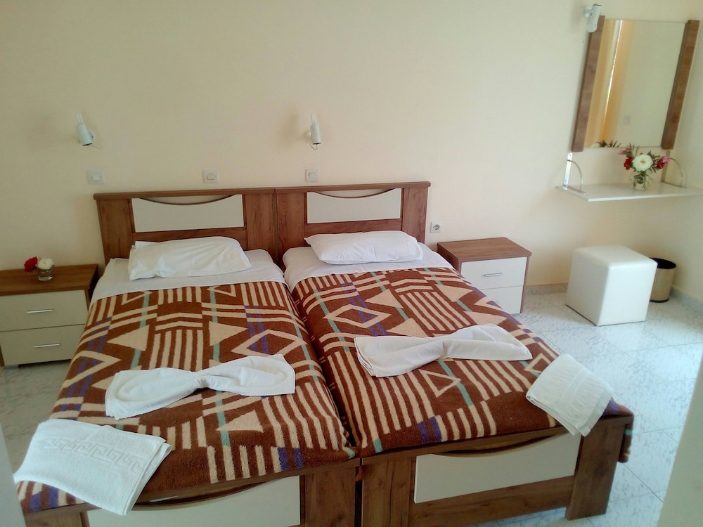 Leonidas Hotel and Studios — Hotel rooms in Kos Town, South Aegean