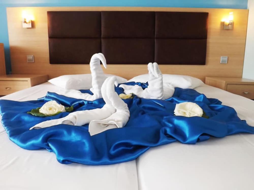 Leonidas Hotel and Studios — Hotel rooms in Kos Town, South Aegean