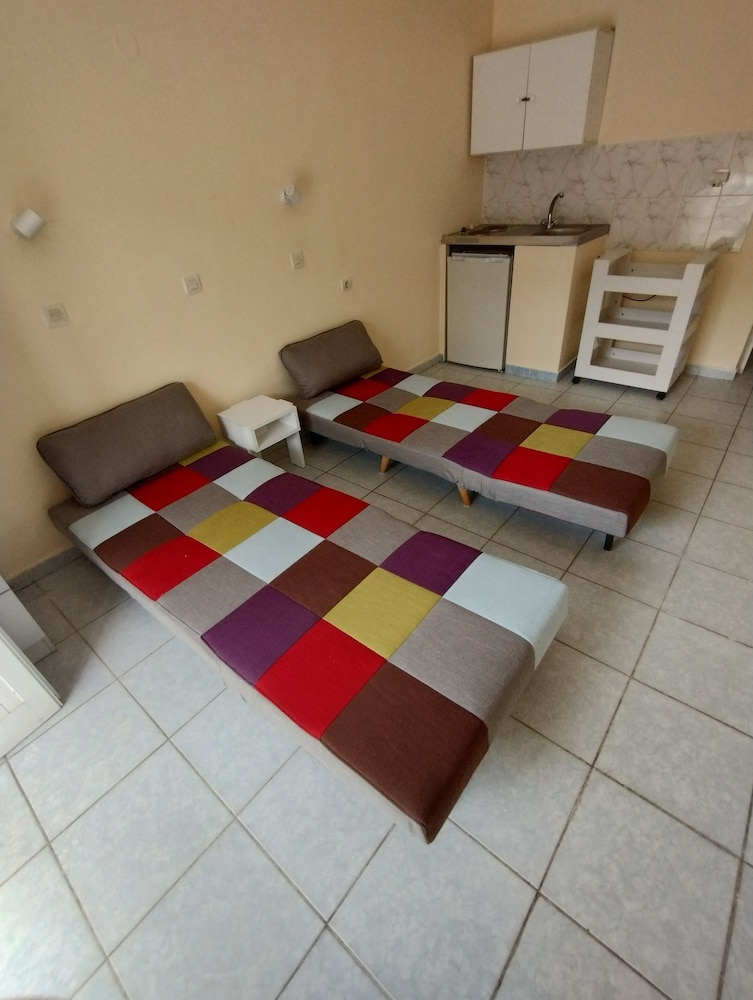 Leonidas Hotel and Studios — Hotel rooms in Kos Town, South Aegean