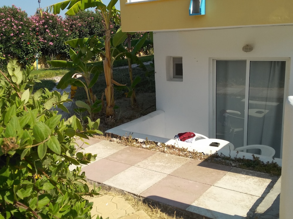 Leonidas Hotel and Studios — Hotel building in Kos Town, South Aegean