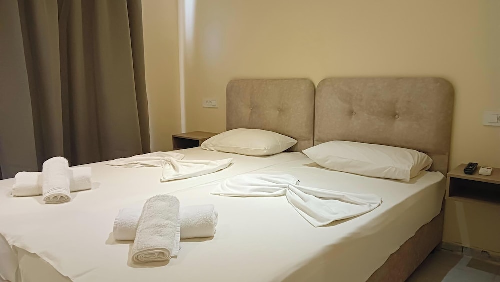 Leonidas Hotel and Studios — Hotel rooms in Kos Town, South Aegean