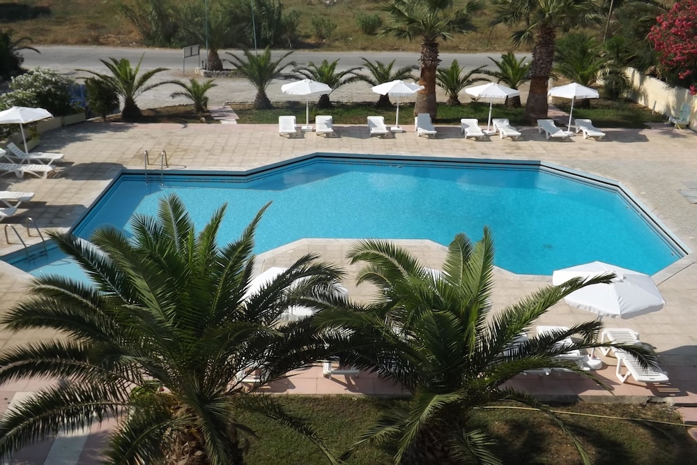 Leonidas Hotel and Studios — Swimming pool in Kos Town, South Aegean