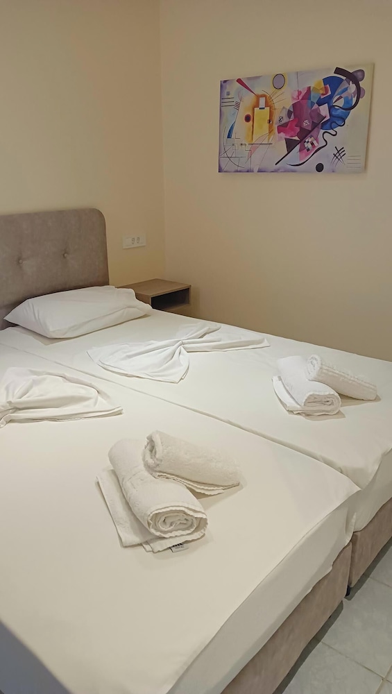 Leonidas Hotel and Studios — Hotel rooms in Kos Town, South Aegean