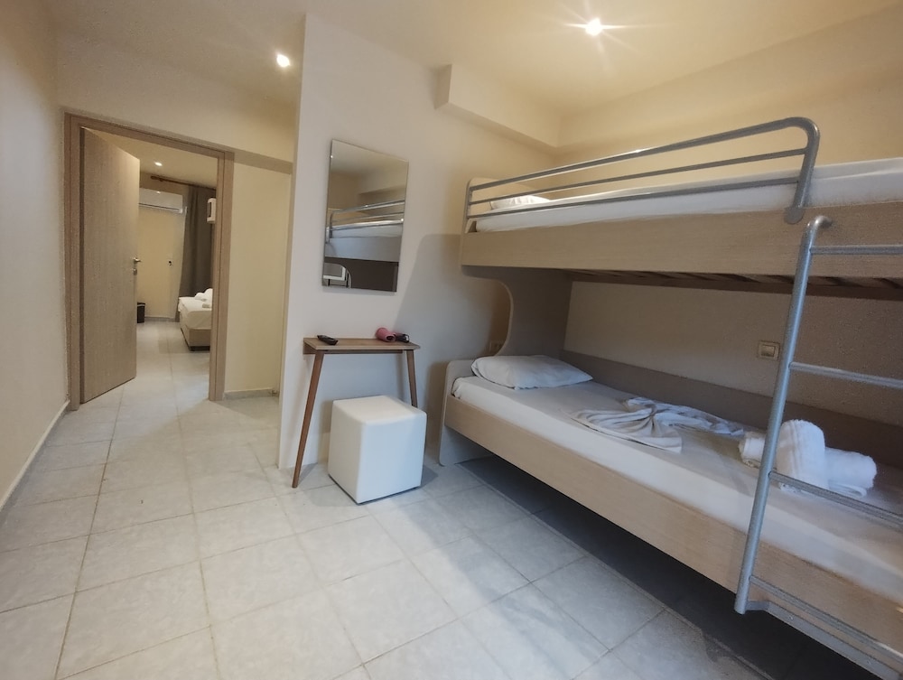 Leonidas Hotel and Studios — Hotel rooms in Kos Town, South Aegean