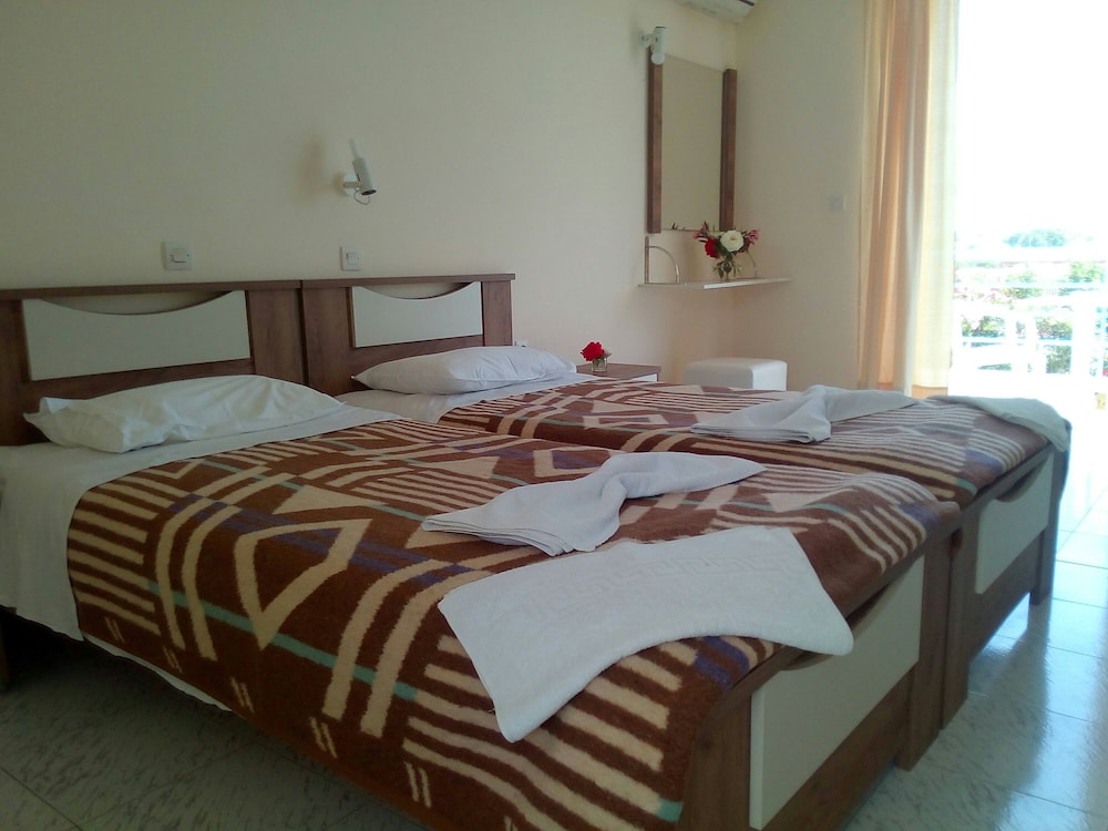 Leonidas Hotel and Studios — Hotel rooms in Kos Town, South Aegean