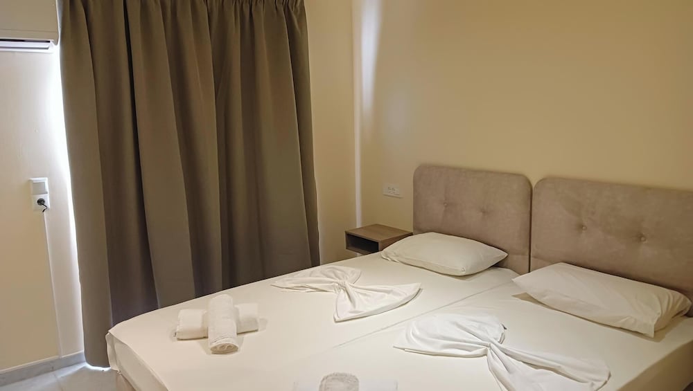 Leonidas Hotel and Studios — Hotel rooms in Kos Town, South Aegean