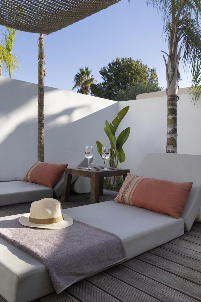 Aulus Lindos Rhodes, All-Inclusive Resort, Curio Collection by Hilton — Hotel building in Kiotari, South Aegean