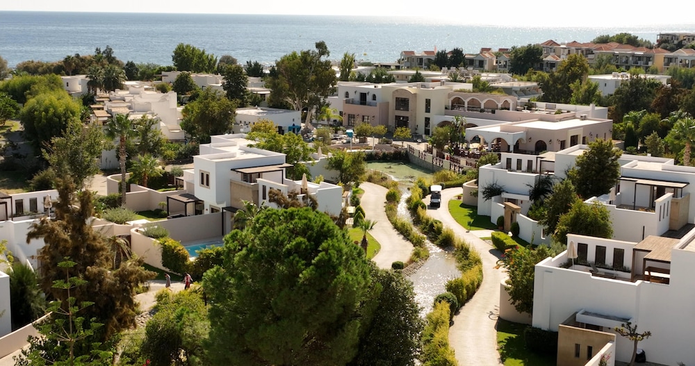 Aulus Lindos Rhodes, All-Inclusive Resort, Curio Collection by Hilton — Hotel building in Kiotari, South Aegean