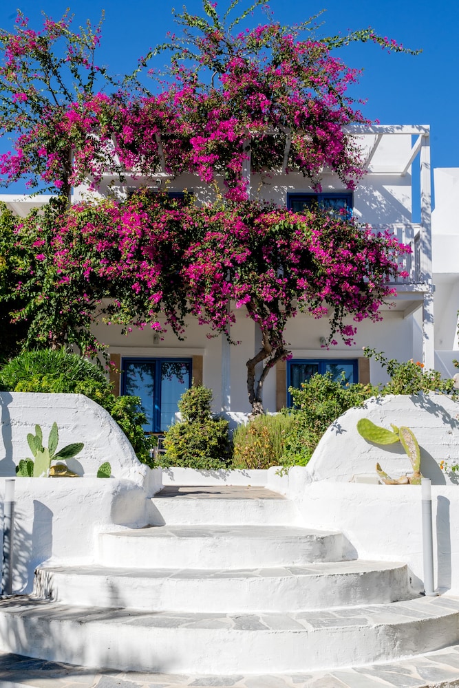 Lindos Sun — Hotel building in Lindos, South Aegean