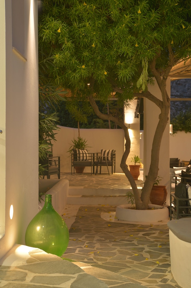 Lindos Sun — Restaurant & bars in Lindos, South Aegean