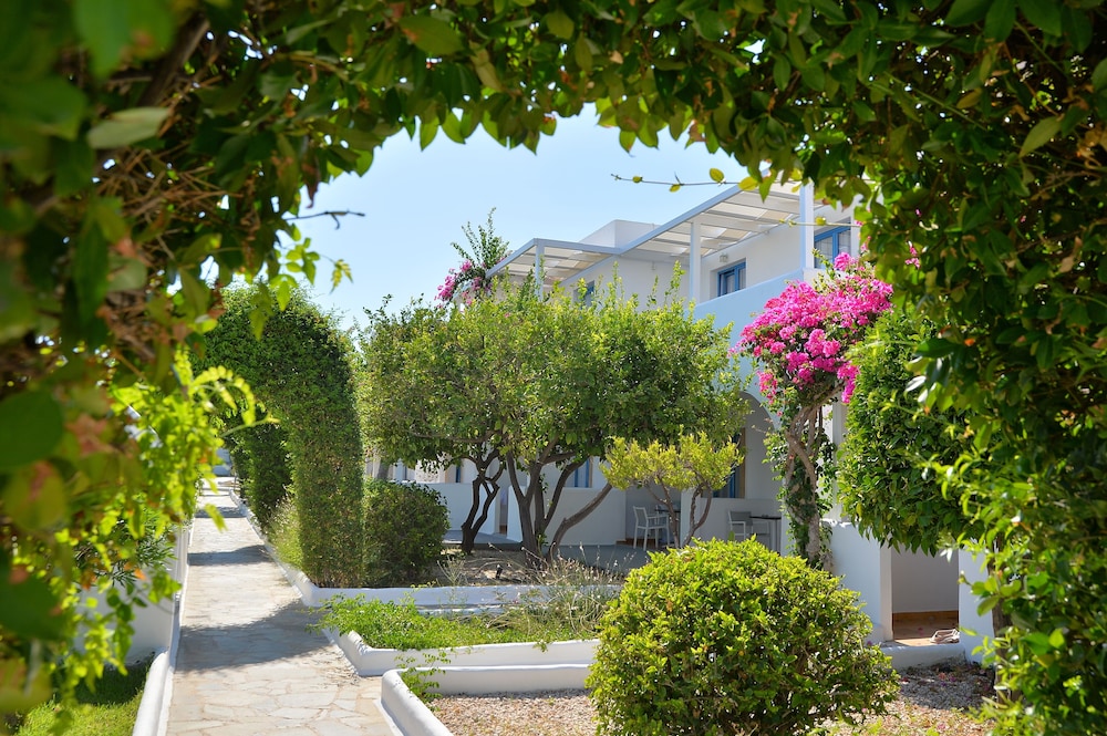 Lindos Sun — Hotel building in Lindos, South Aegean