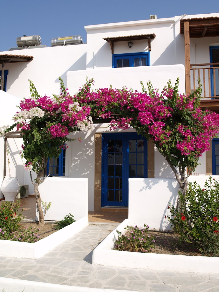 Lindos Sun — Hotel building in Lindos, South Aegean