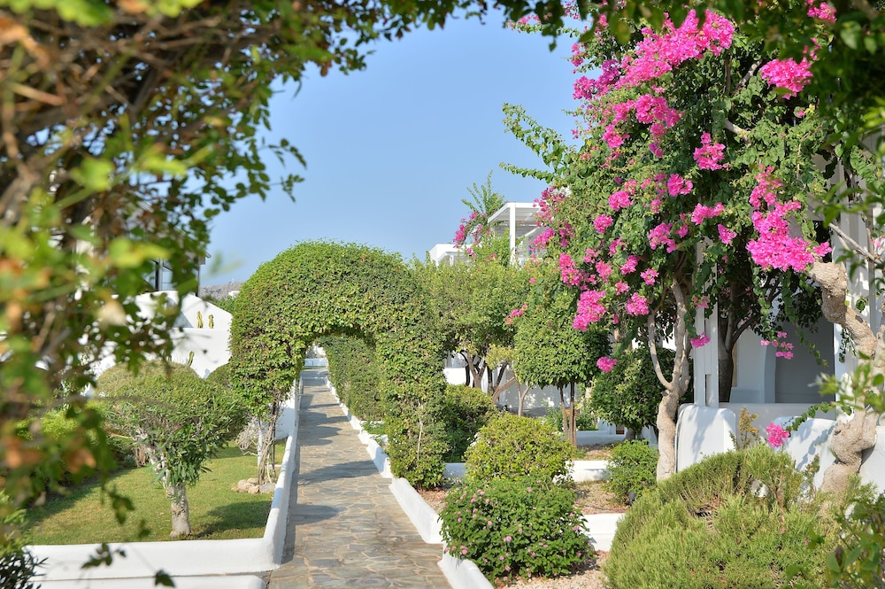 Lindos Sun — Hotel building in Lindos, South Aegean
