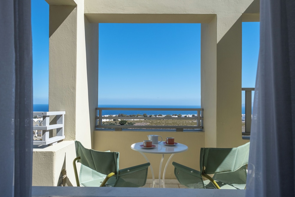 The Majestic Hotel — Hotel rooms in Karterados, South Aegean