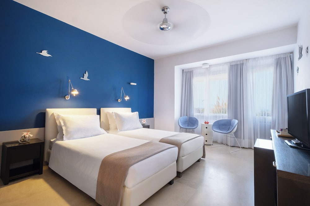 The Majestic Hotel — Hotel rooms in Karterados, South Aegean