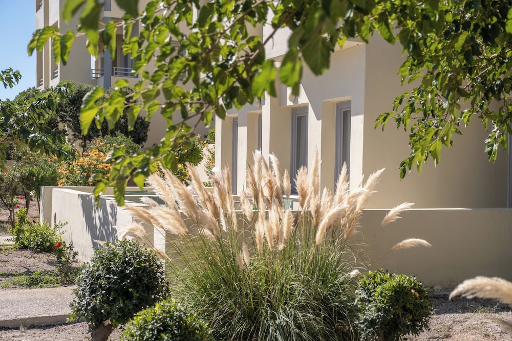 The Majestic Hotel — Hotel building in Karterados, South Aegean