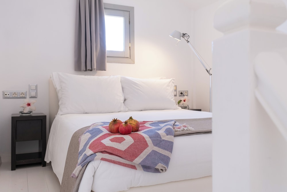 The Majestic Hotel — Hotel rooms in Karterados, South Aegean