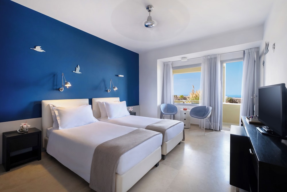 The Majestic Hotel — Hotel rooms in Karterados, South Aegean