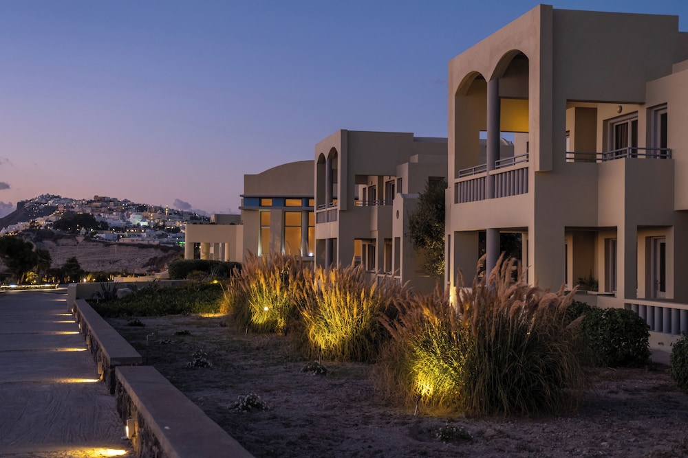 The Majestic Hotel — Hotel building in Karterados, South Aegean