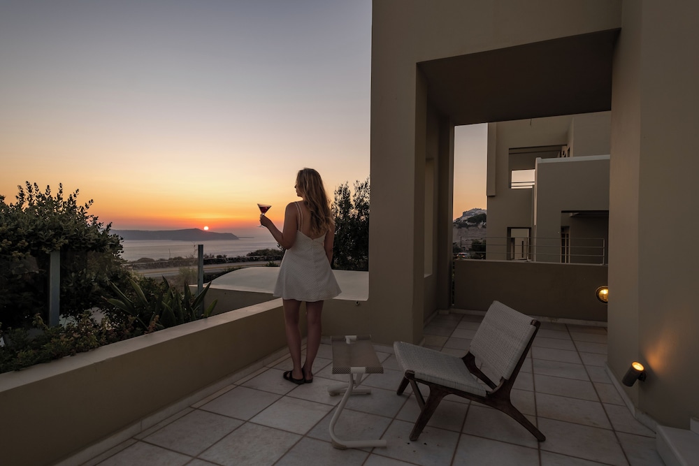 The Majestic Hotel — Hotel building in Karterados, South Aegean