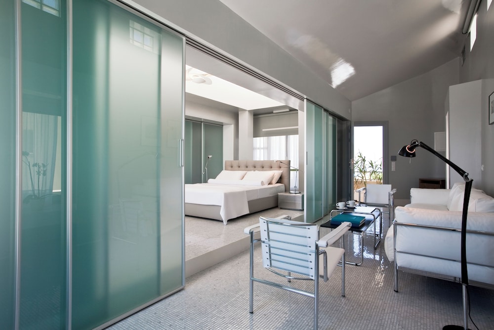 The Majestic Hotel — Hotel rooms in Karterados, South Aegean