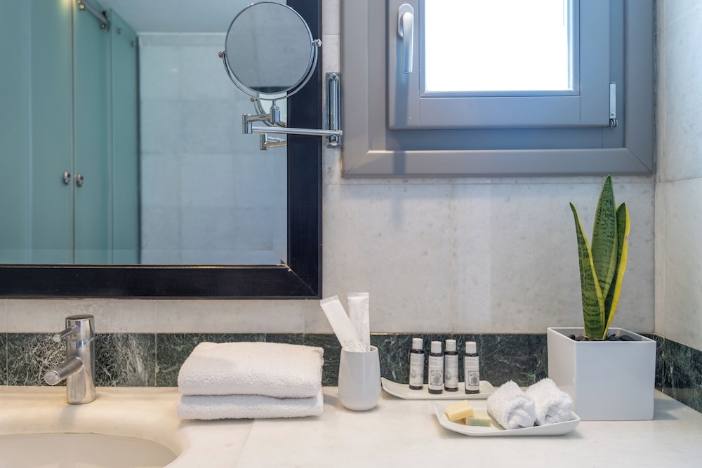The Majestic Hotel — Hotel rooms in Karterados, South Aegean