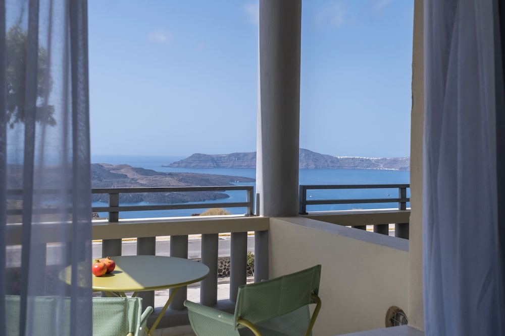 The Majestic Hotel — Hotel rooms in Karterados, South Aegean