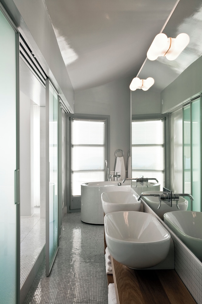The Majestic Hotel — Hotel rooms in Karterados, South Aegean