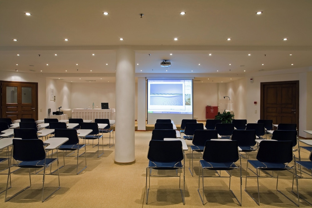 The Majestic Hotel — Hotel building in Karterados, South Aegean