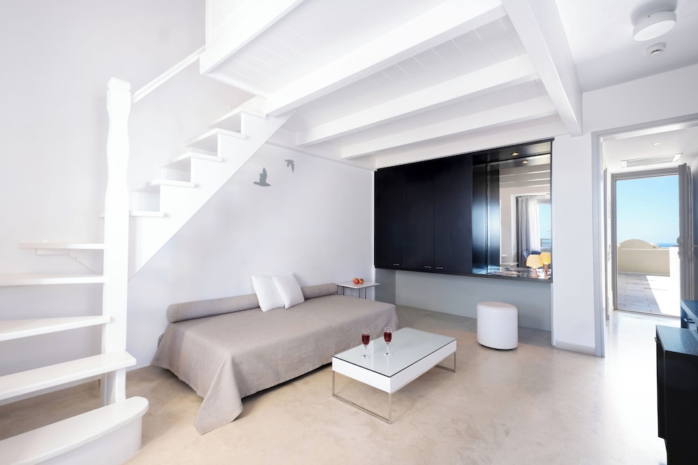 The Majestic Hotel — Hotel rooms in Karterados, South Aegean