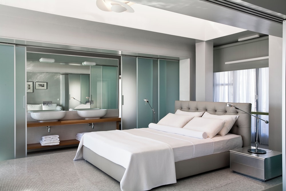 The Majestic Hotel — Hotel rooms in Karterados, South Aegean