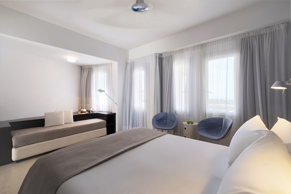 The Majestic Hotel — Hotel rooms in Karterados, South Aegean