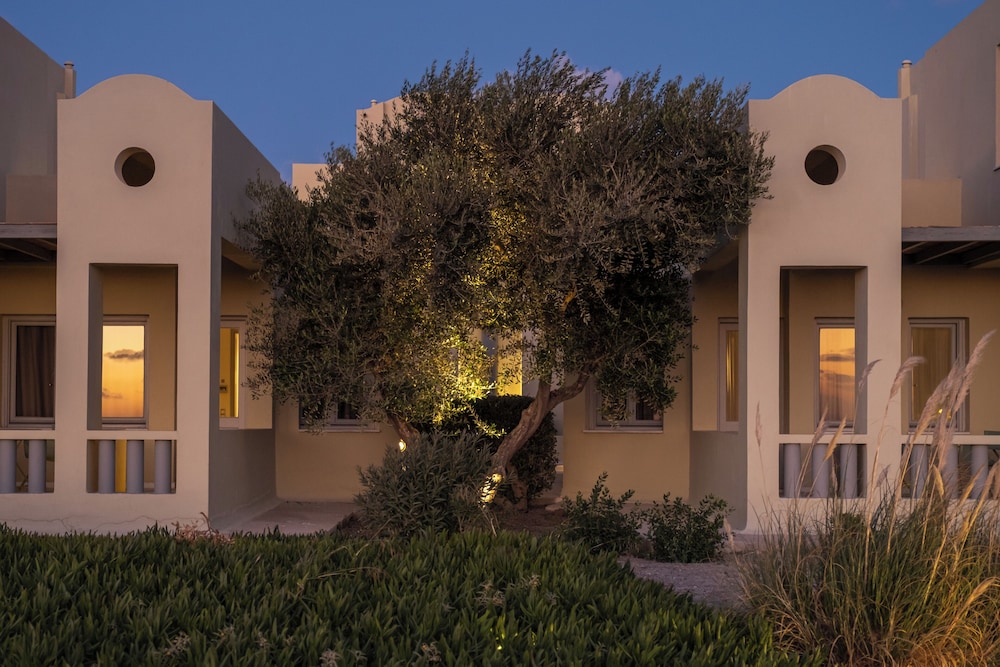 The Majestic Hotel — Hotel building in Karterados, South Aegean