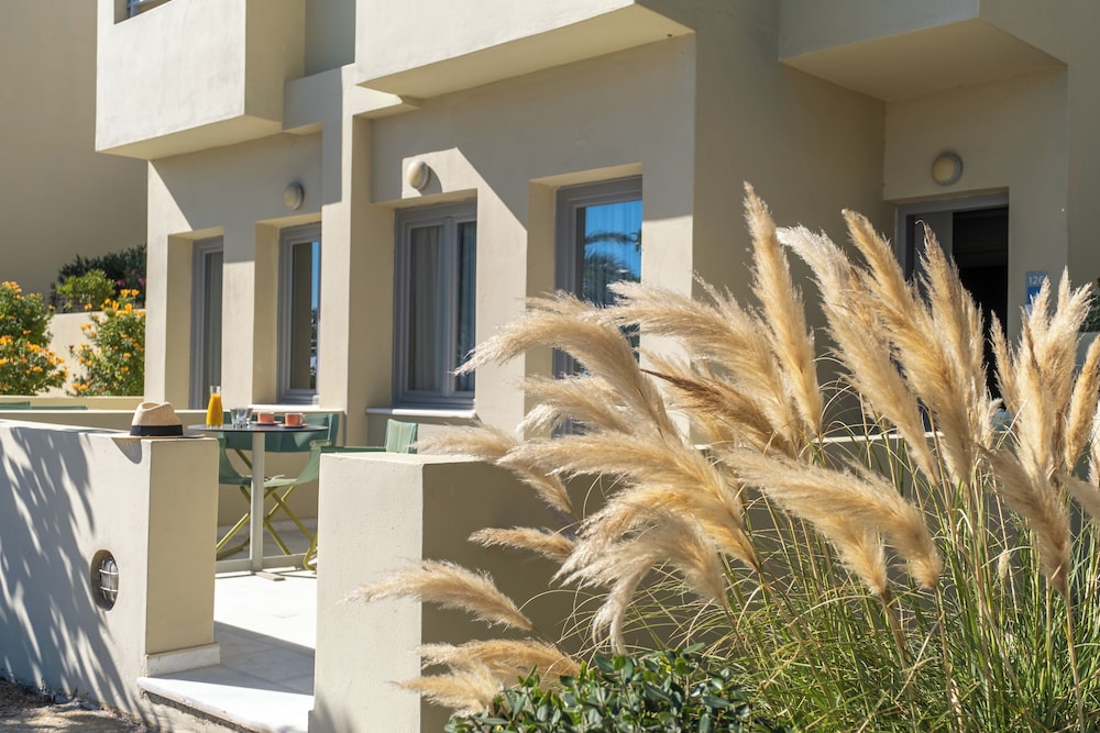 The Majestic Hotel — Hotel building in Karterados, South Aegean