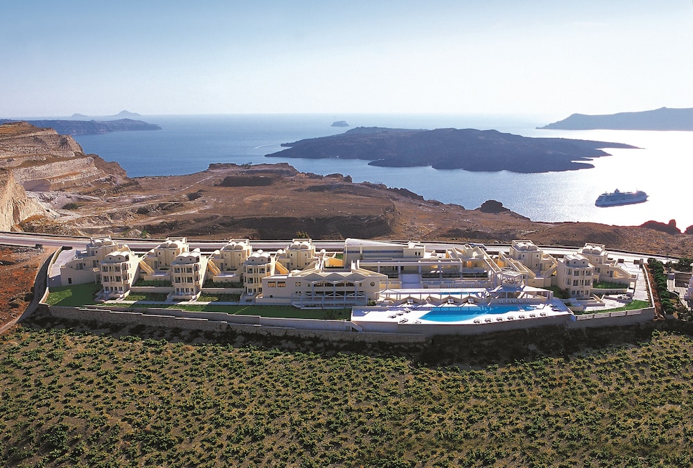 The Majestic Hotel — Hotel building in Karterados, South Aegean