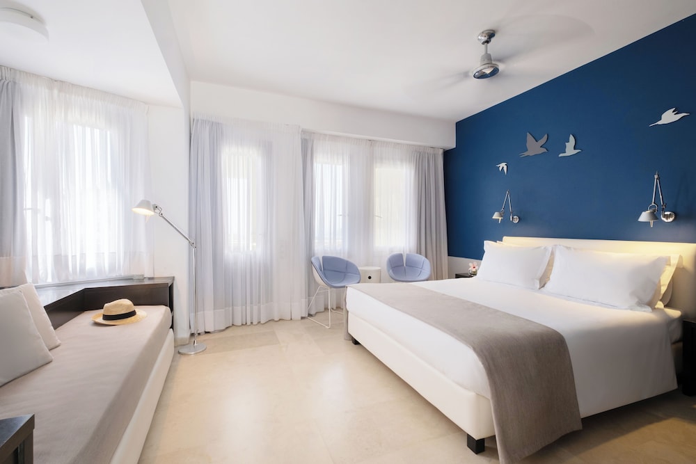The Majestic Hotel — Hotel rooms in Karterados, South Aegean