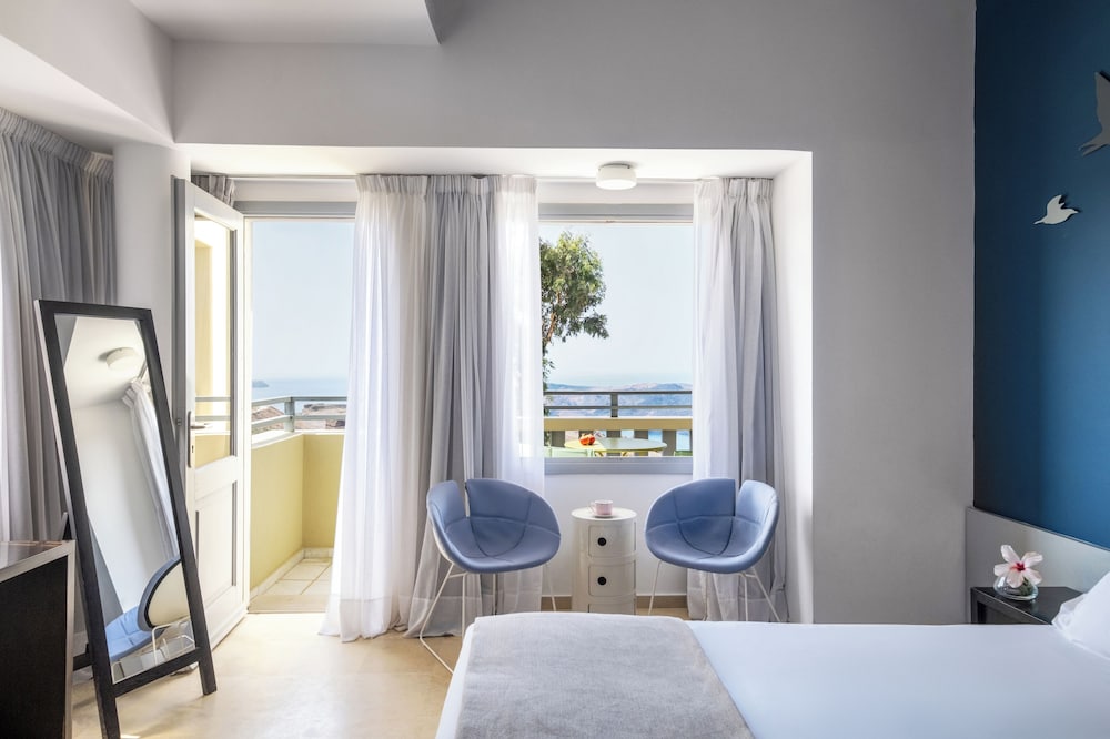 The Majestic Hotel — Hotel rooms in Karterados, South Aegean
