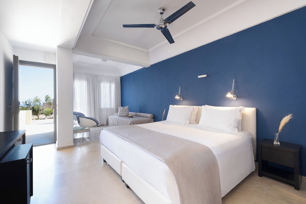 The Majestic Hotel — Hotel rooms in Karterados, South Aegean