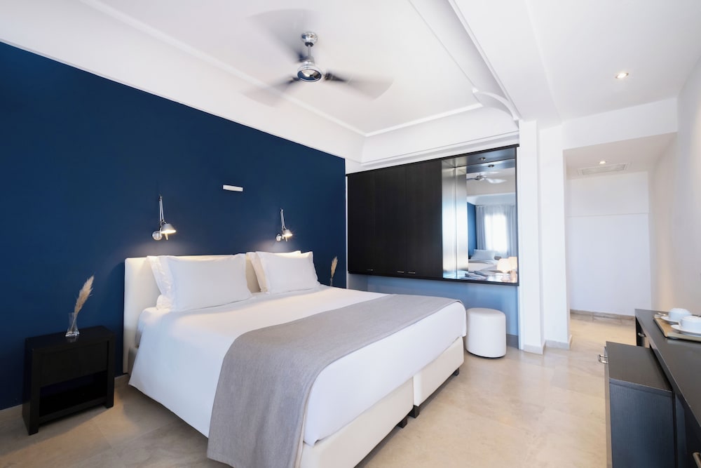 The Majestic Hotel — Hotel rooms in Karterados, South Aegean