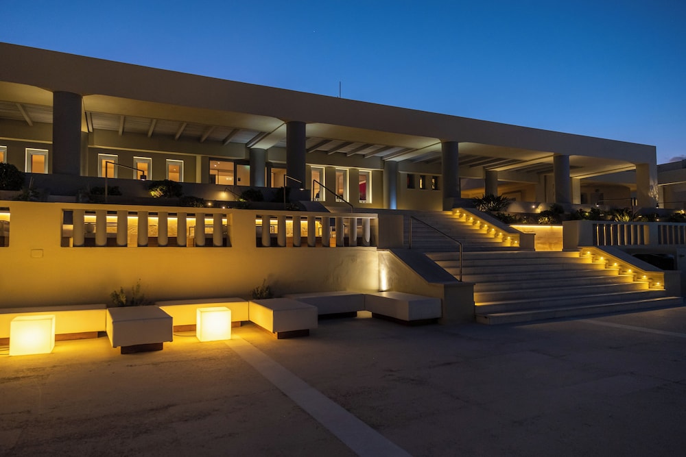 The Majestic Hotel — Hotel building in Karterados, South Aegean