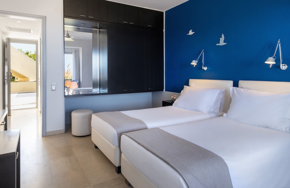 The Majestic Hotel — Hotel rooms in Karterados, South Aegean