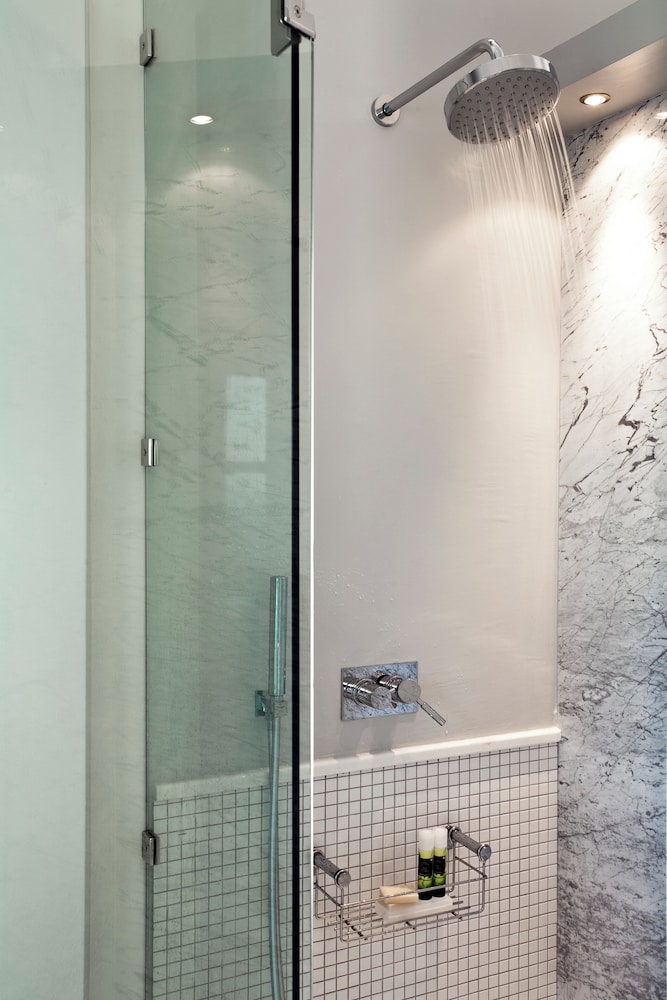 The Majestic Hotel — Hotel rooms in Karterados, South Aegean
