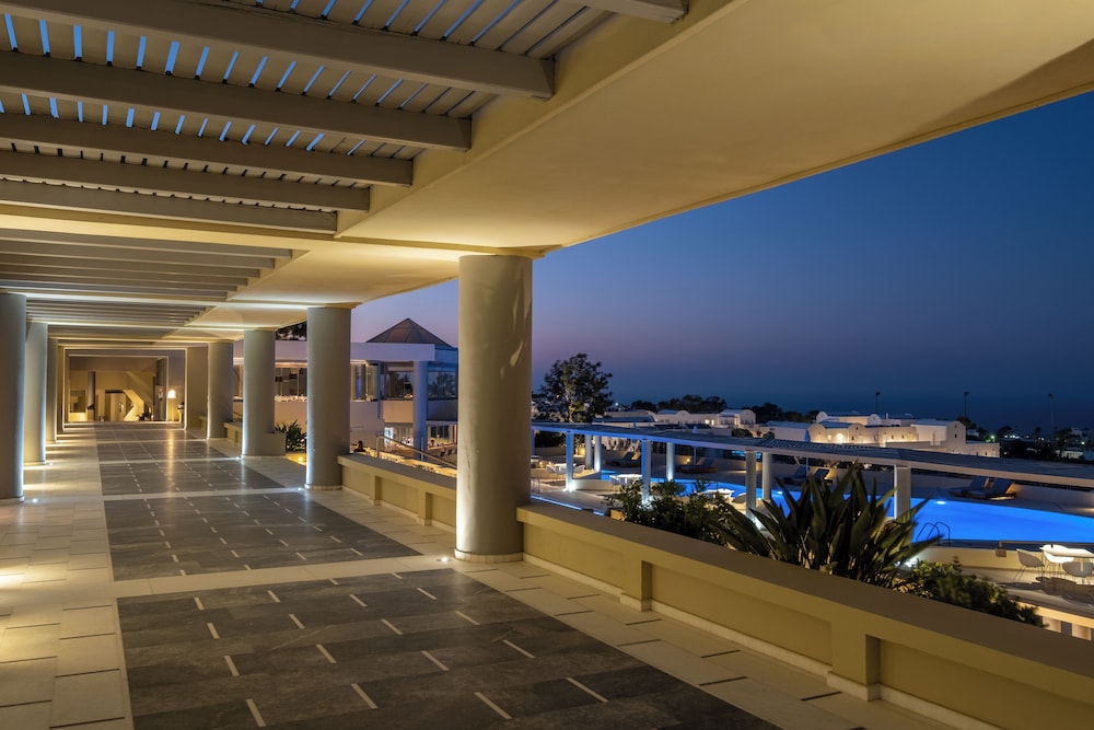 The Majestic Hotel — Hotel building in Karterados, South Aegean
