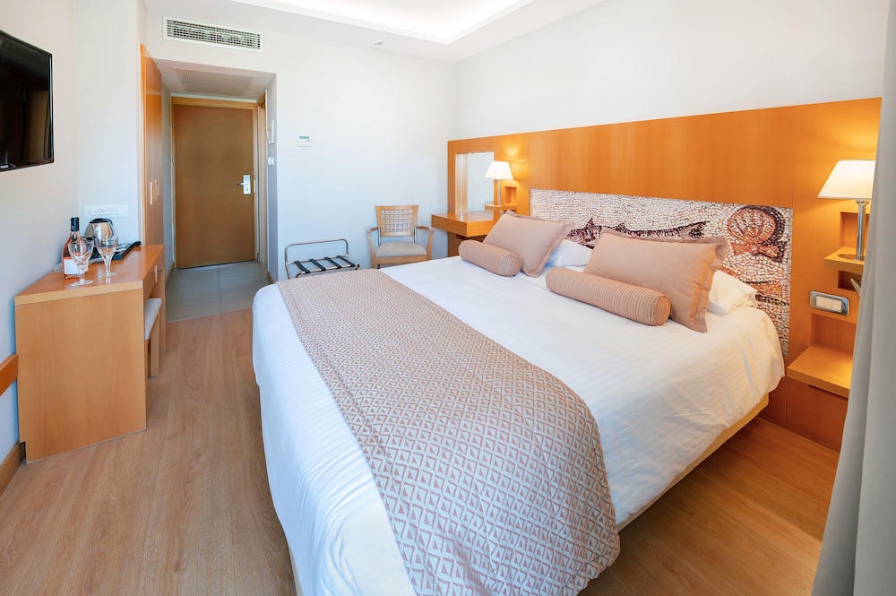 Maritina Hotel — Hotel rooms in Kos Town, South Aegean