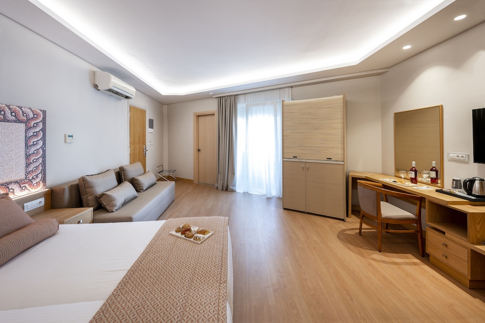 Maritina Hotel — Hotel rooms in Kos Town, South Aegean